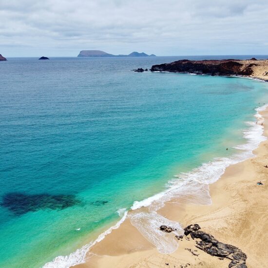 Playa de las Conchas - Foto de Jorge Fernández Salas na Unsplash