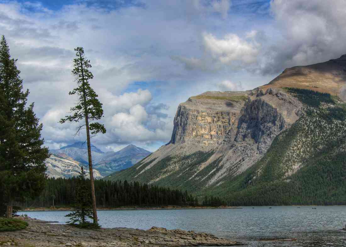 Banff, Canada_Foto de Ralph Rodrigues na Unsplash